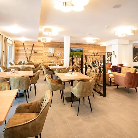 Wildbach Dienten Aparthotel *